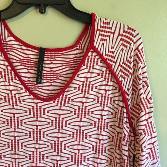 IC by conniek medium red and white top - Picture 3 of 4